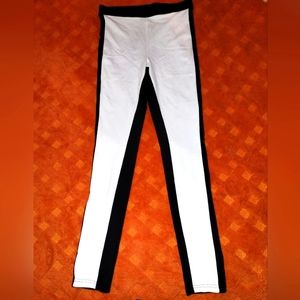 Hue Black/ White Color Block Leggings  Sz M Brand New